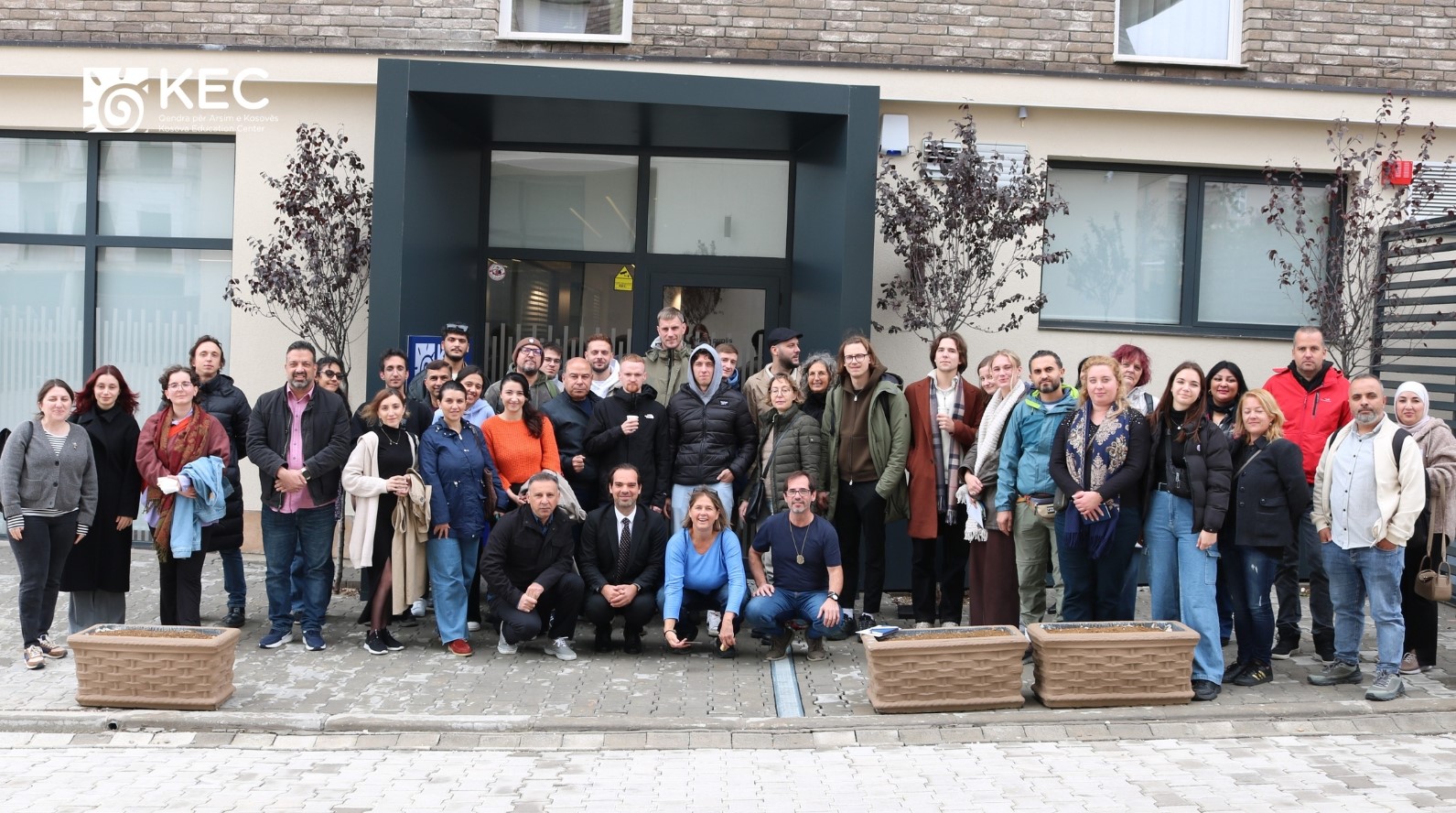 Pritja për një grup të rinjsh nga vendet e ndryshme të botës