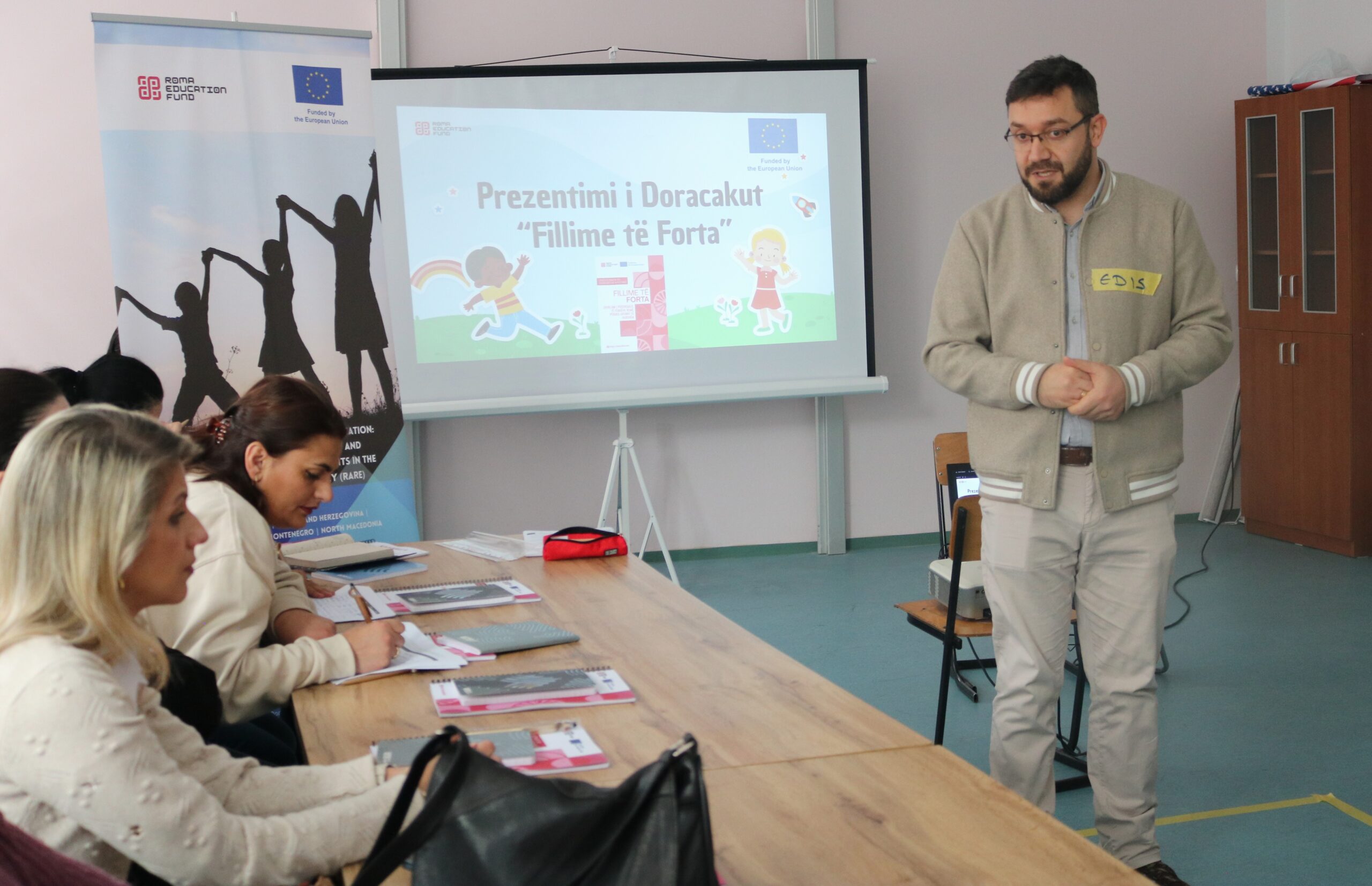 Trajnim me prindër, mësimdhënës, dhe mediatorë