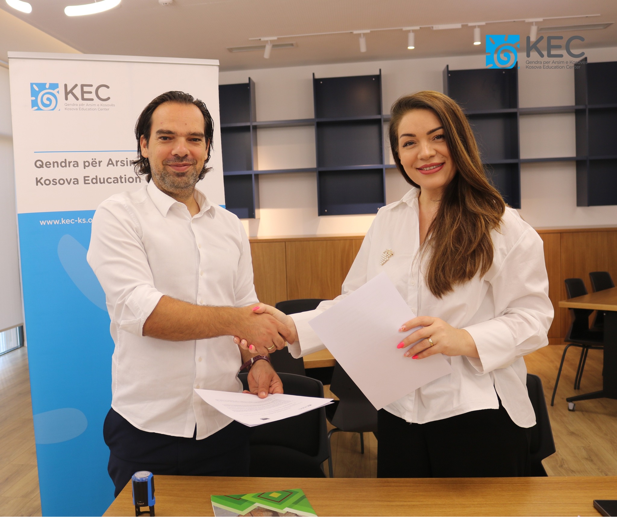 Nënshkrimi i marrëveshjes së bashkëpunimit në fushën e zhvillimit profesional të mësimdhënësve