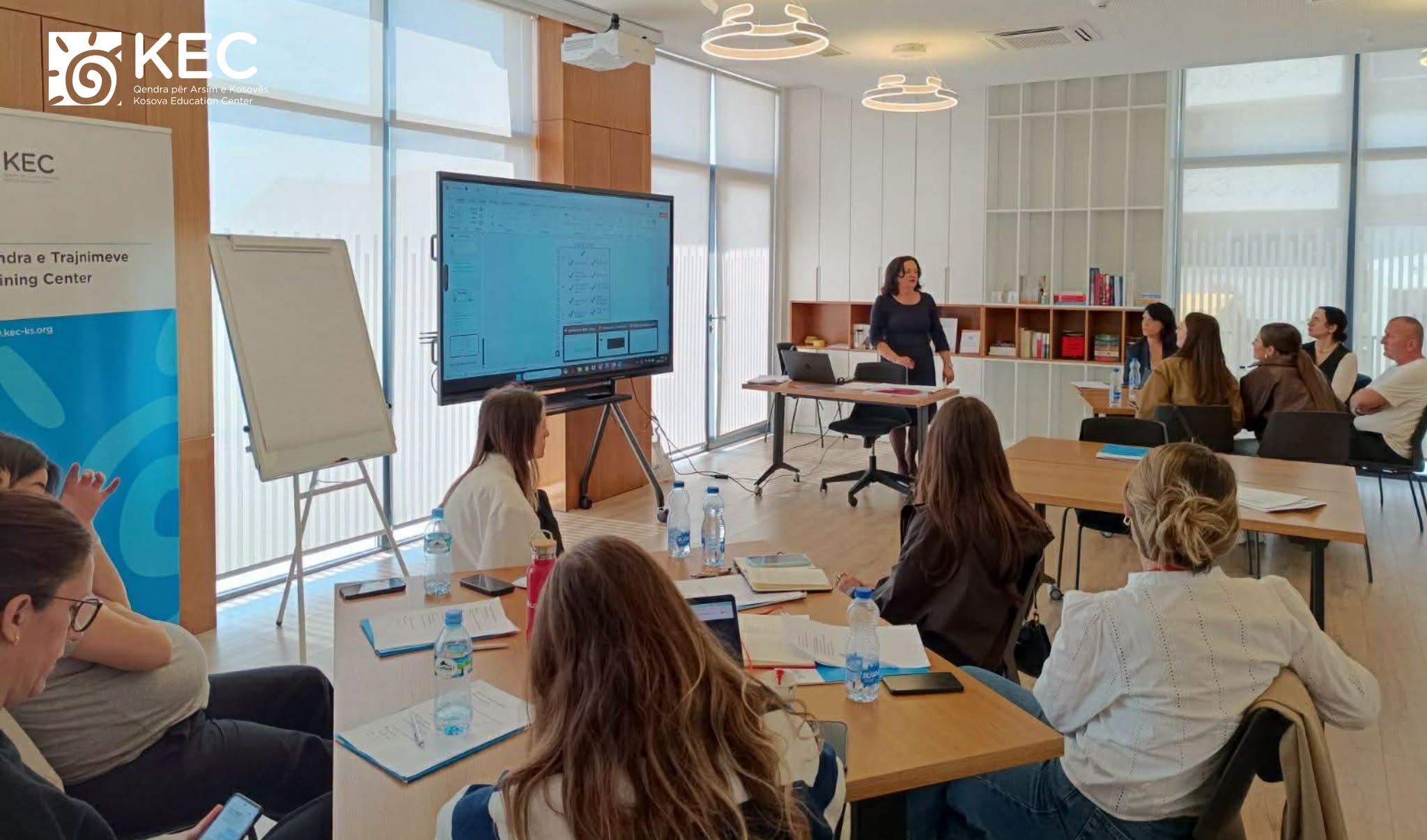 Fundjavë e pasur me trajnime për zhvillimin profesional të mësimdhënësve